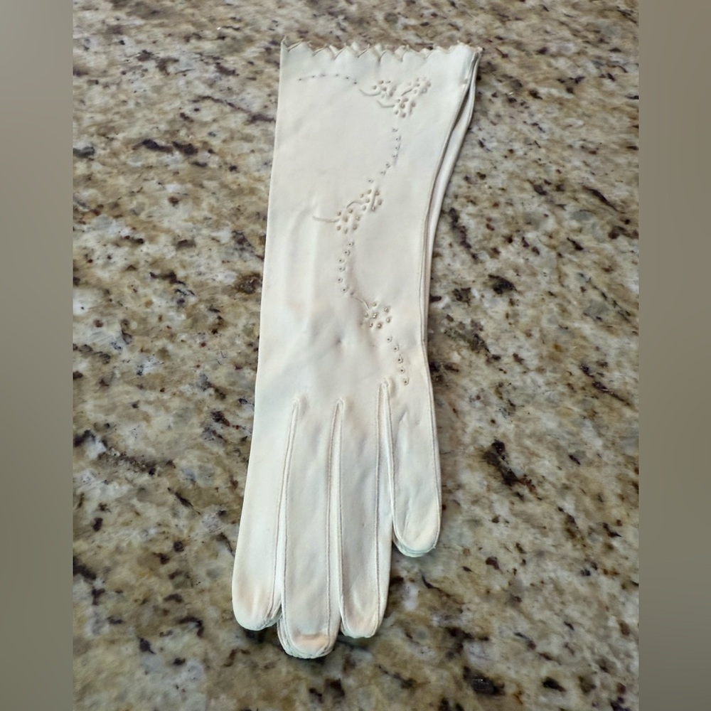 NWOT Beautiful Vintage 40s 1940s Formal Butter Soft Beaded Leather Gloves 6.5